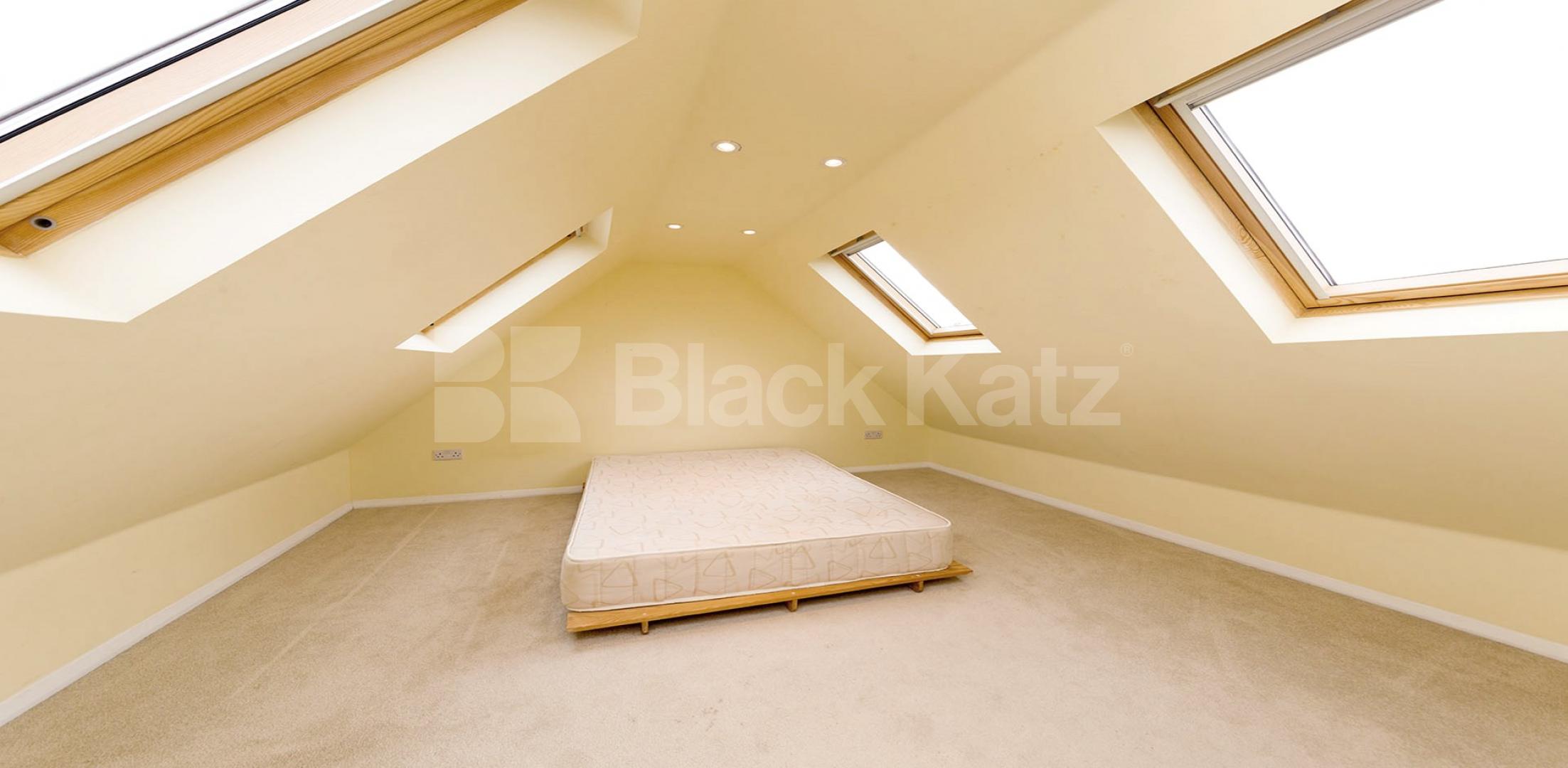 Stunning Sharers House Wormholt Road, Shepherds Bush